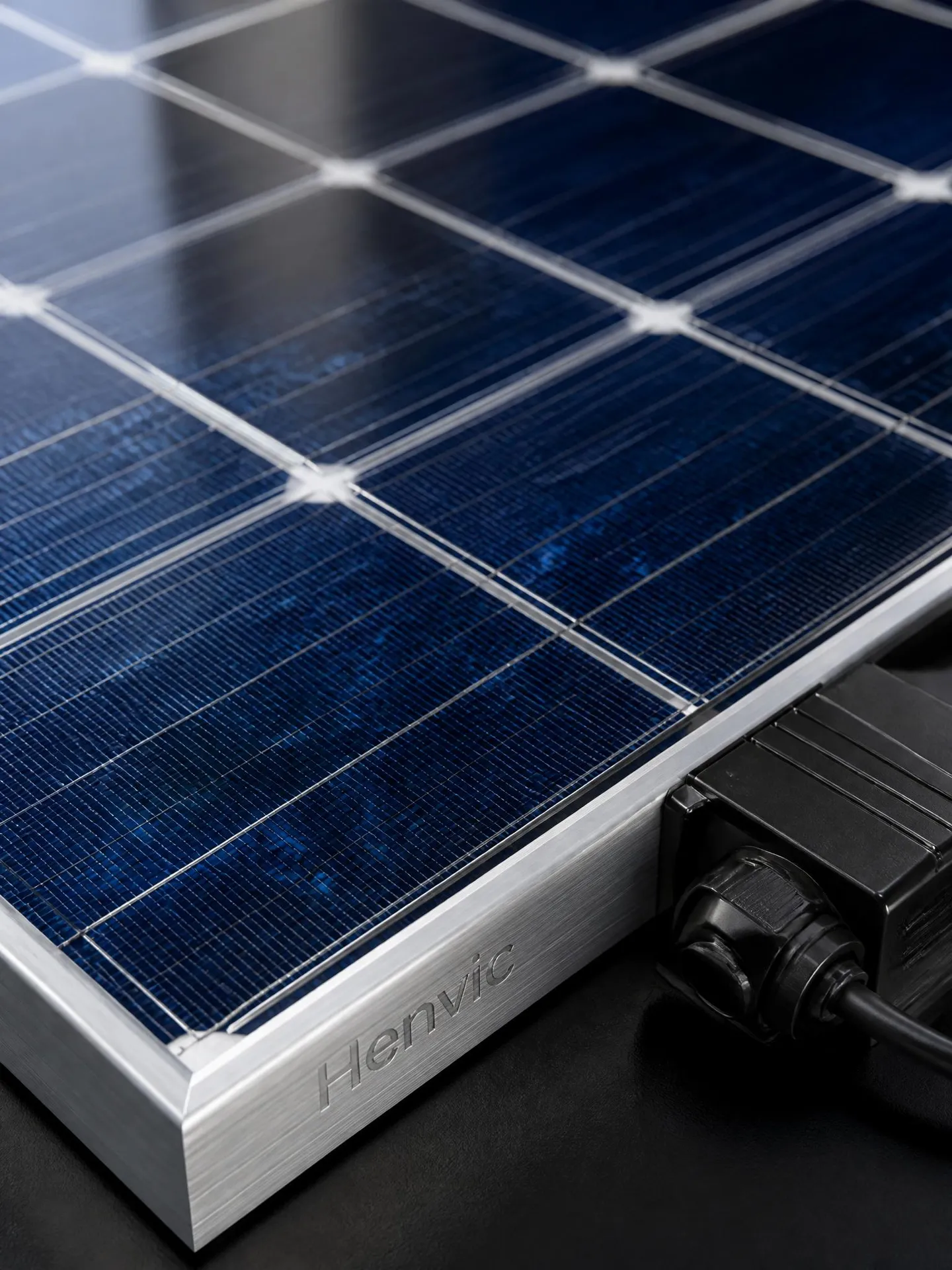 Henvic HVC-GS solar LED grow light — view 2